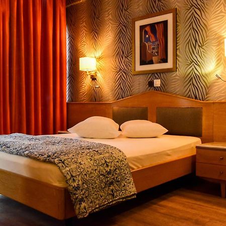 Eva Hotel Pire Dış mekan fotoğraf