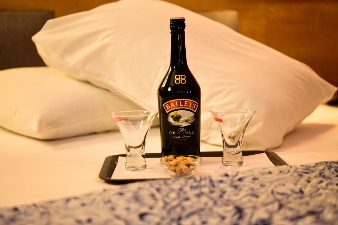 Eva Hotel Pire Dış mekan fotoğraf
