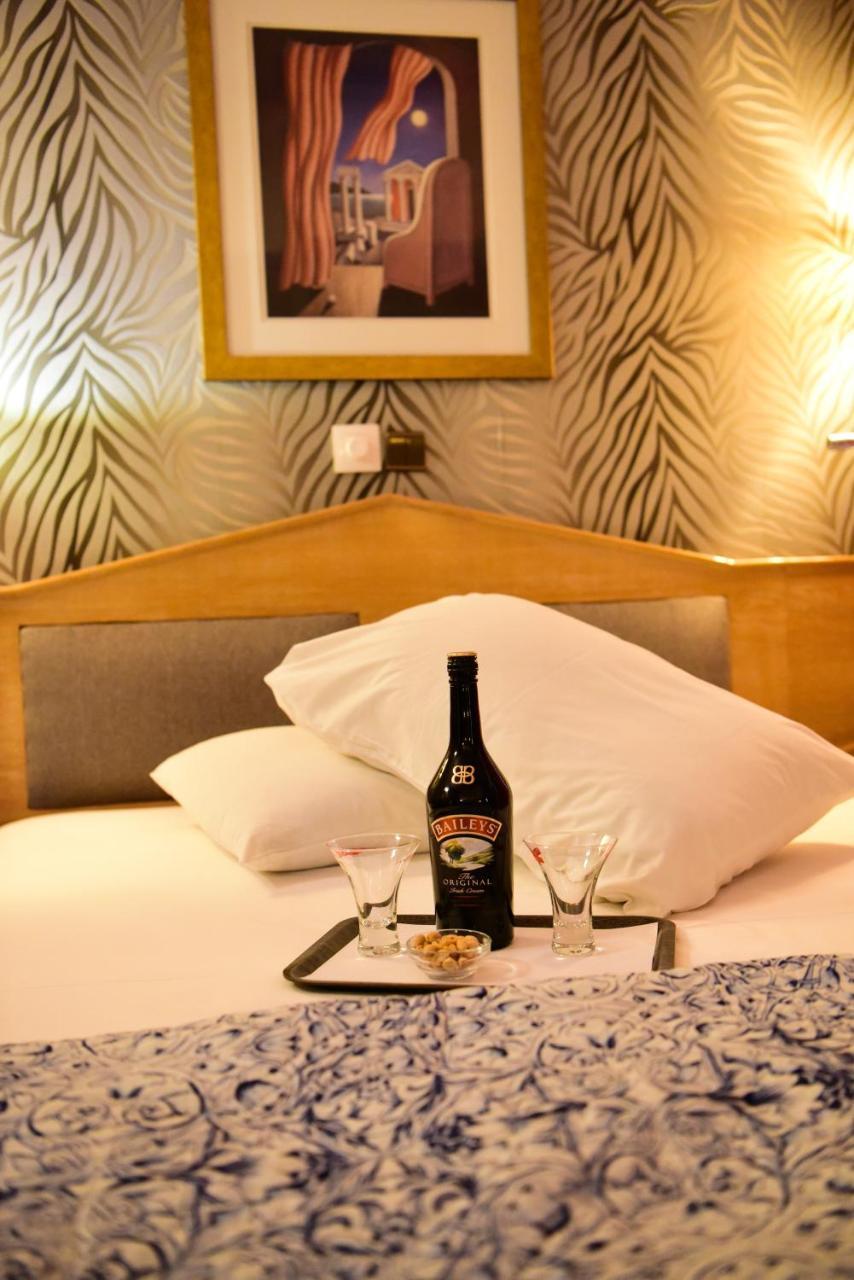 Eva Hotel Pire Dış mekan fotoğraf