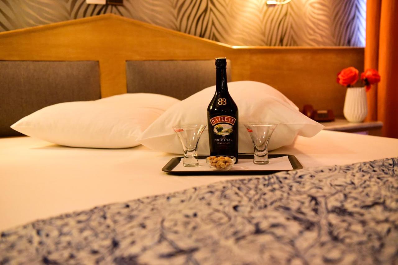 Eva Hotel Pire Dış mekan fotoğraf
