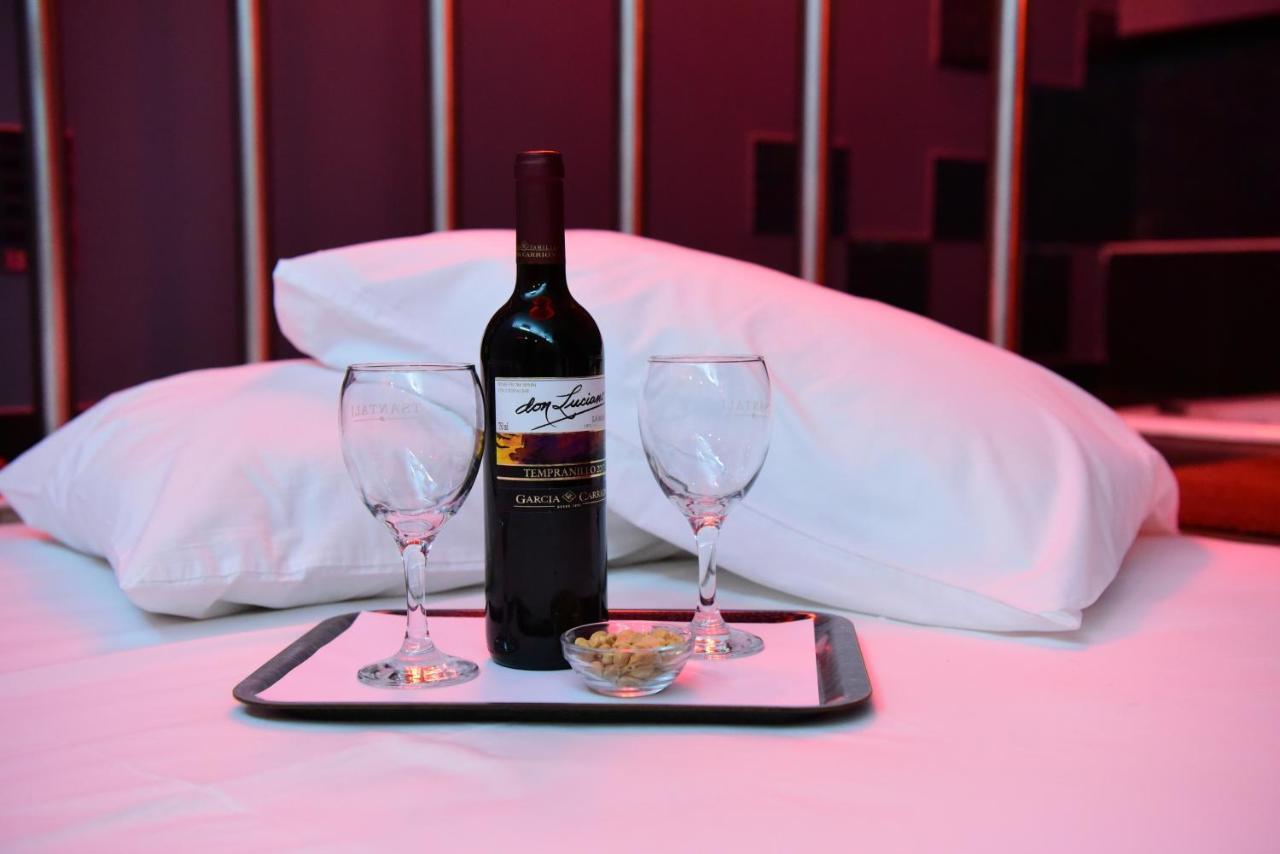 Eva Hotel Pire Dış mekan fotoğraf