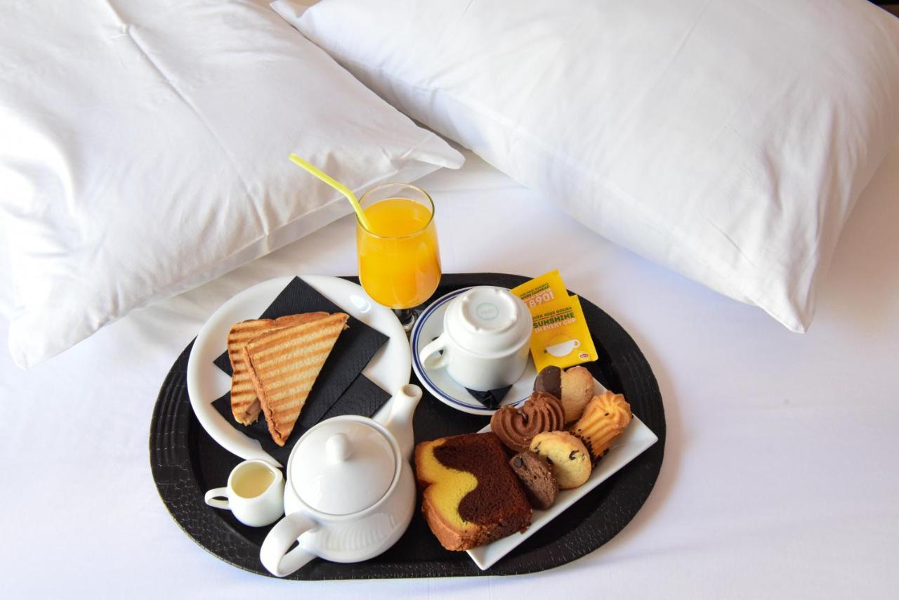 Eva Hotel Pire Dış mekan fotoğraf