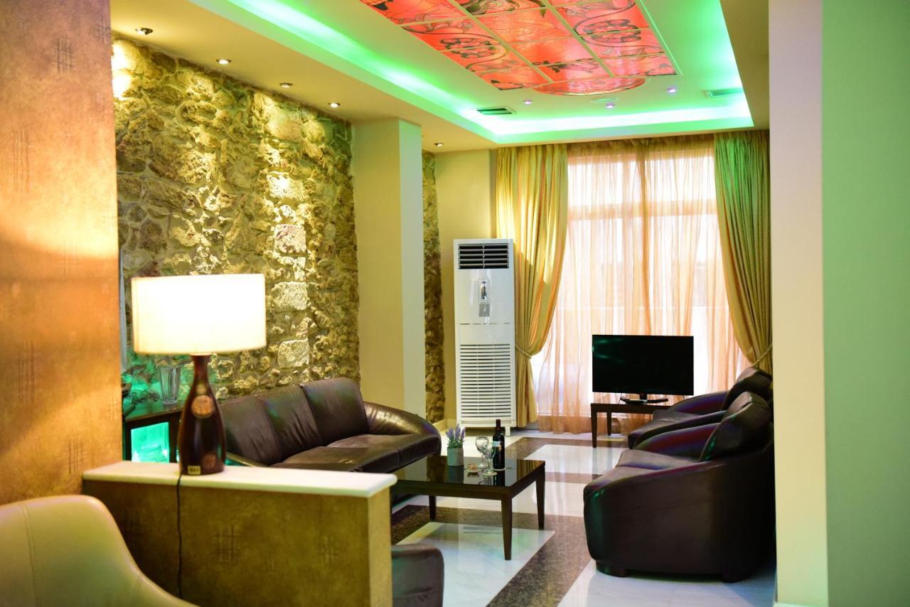 Eva Hotel Pire Dış mekan fotoğraf