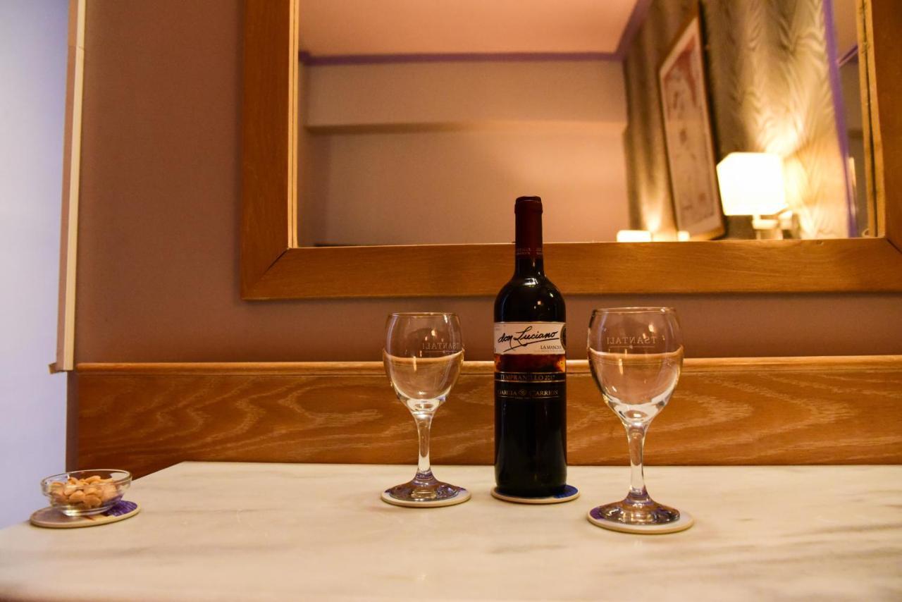 Eva Hotel Pire Dış mekan fotoğraf