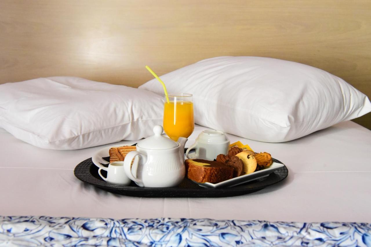 Eva Hotel Pire Dış mekan fotoğraf